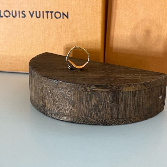 🔥🔥. Louis Vuitton Monogram ring size small - Picture 8 of 10
